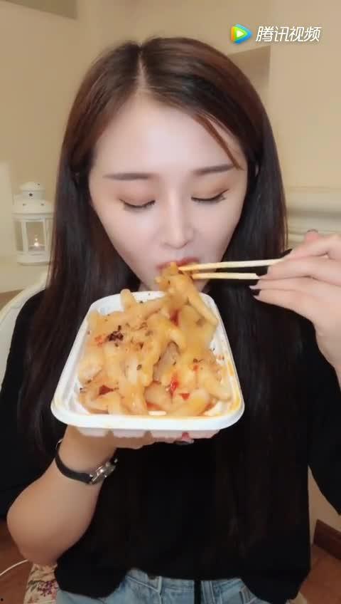 女孩吃骨鸡瓜,骨鸡瓜的神秘之旅