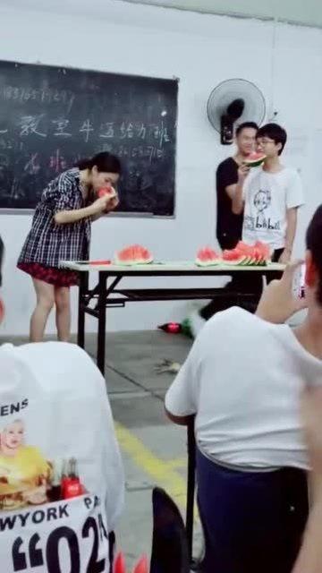 榆林女老师吃瓜,网络舆论下的教育伦理探讨