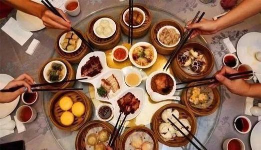 吃瓜吃席当牛马,揭秘现代生活的酸甜苦辣